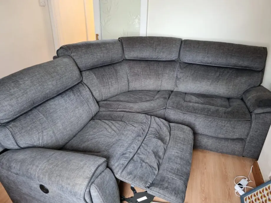 Double electric recliner.