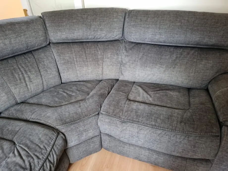 Double electric recliner.