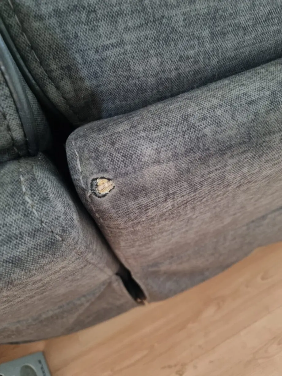 Double electric recliner.