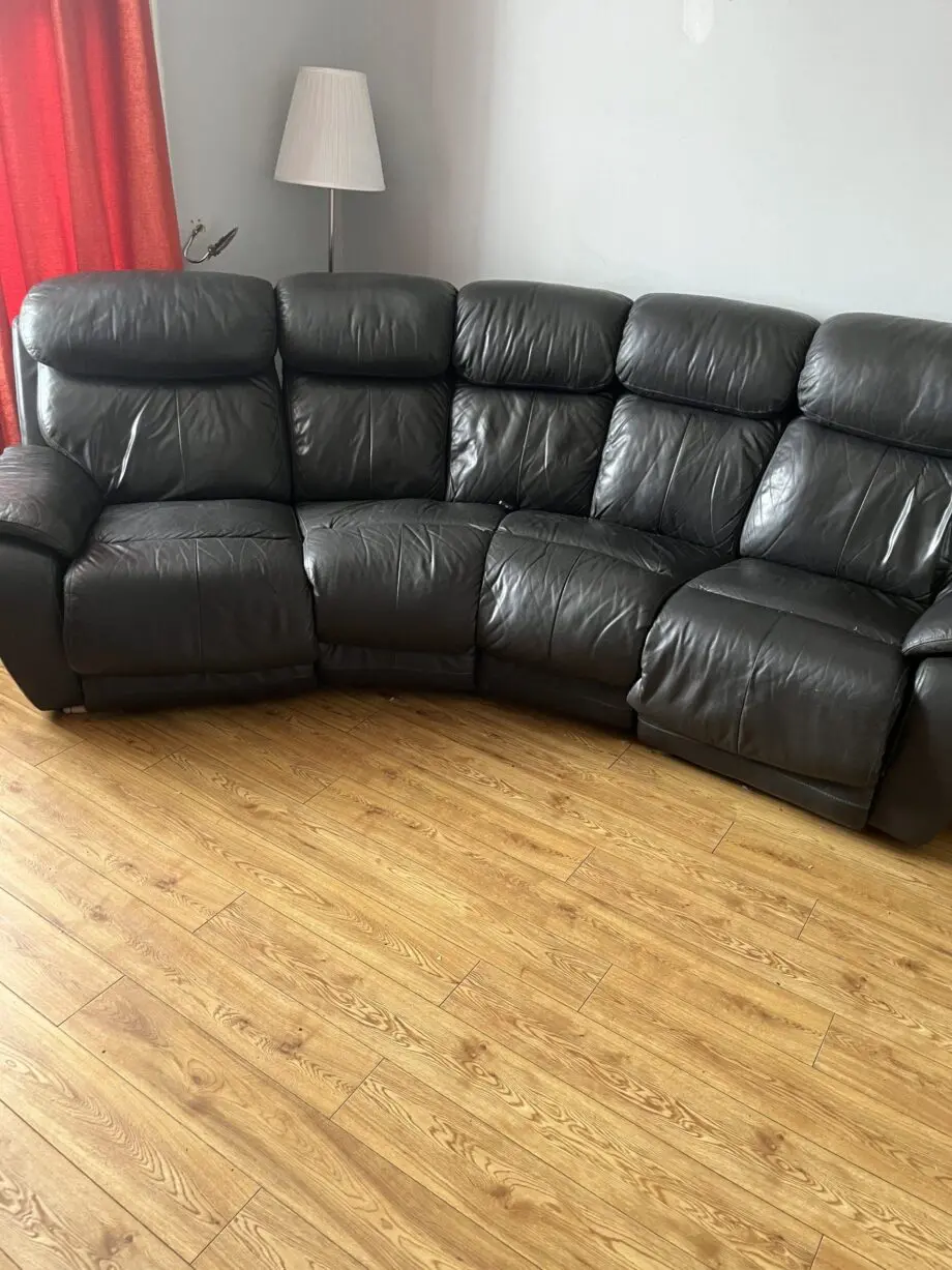 Corner navy suite