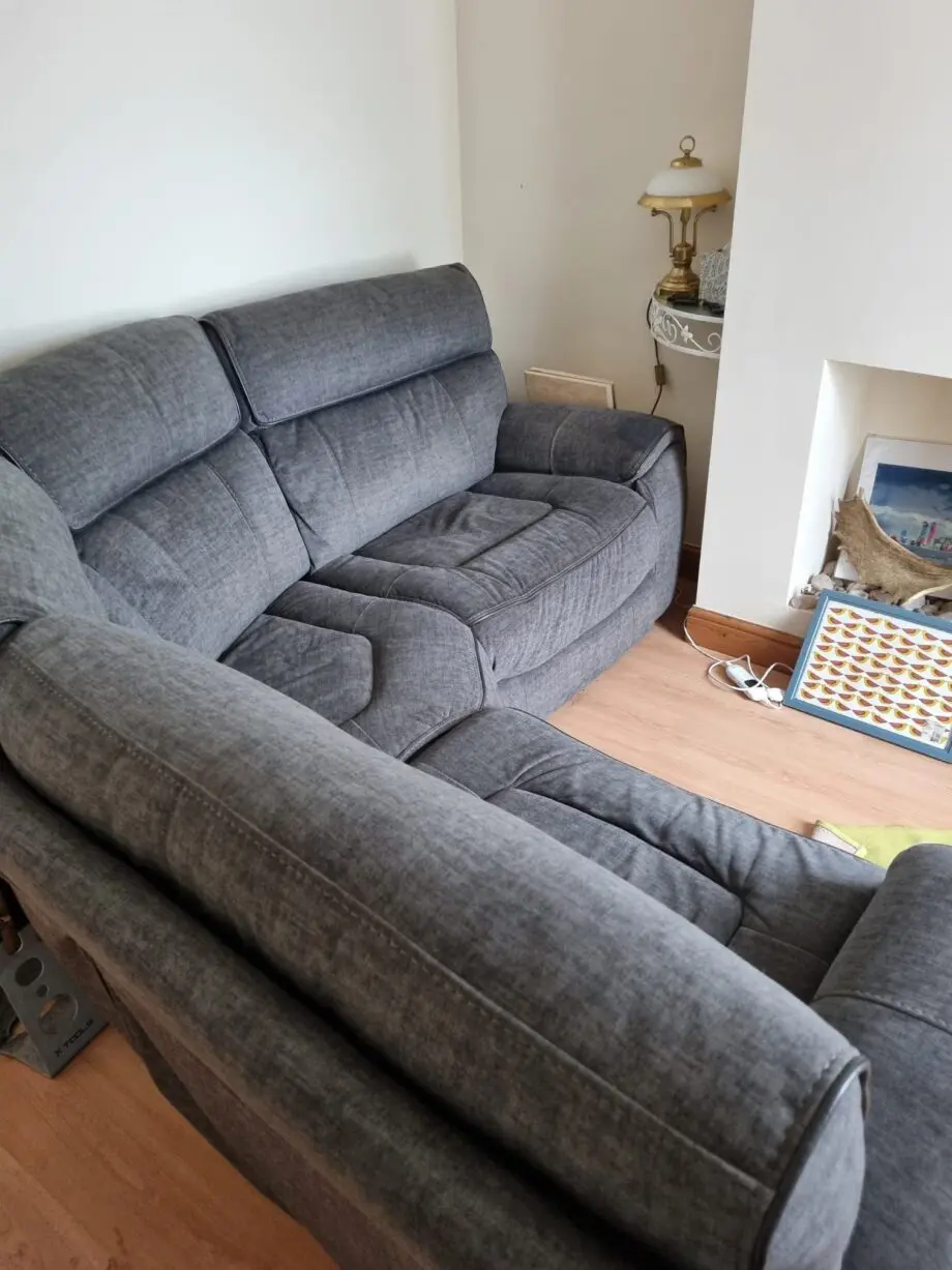 Double electric recliner.