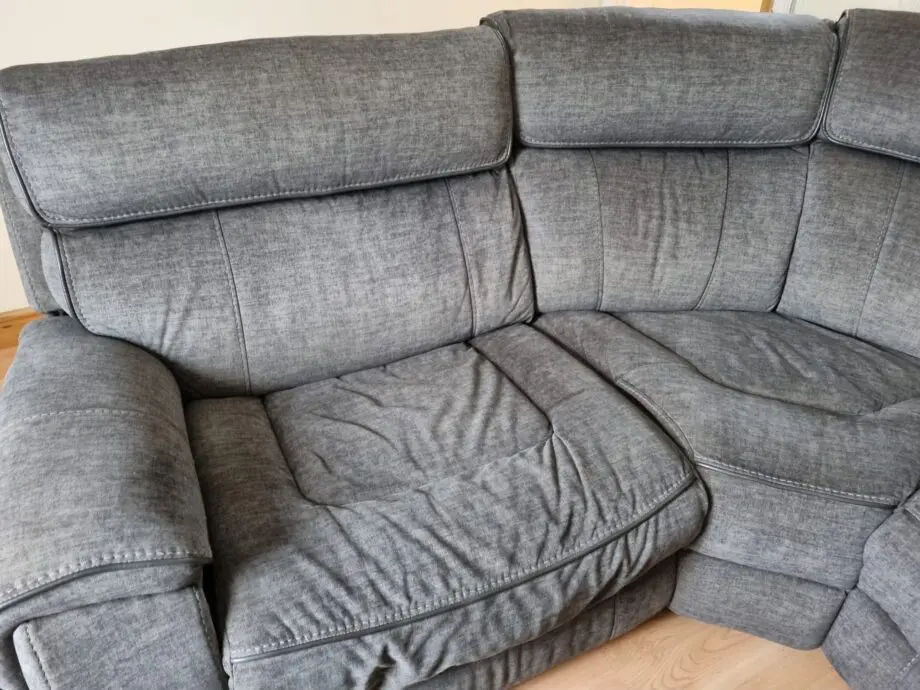 Double electric recliner.