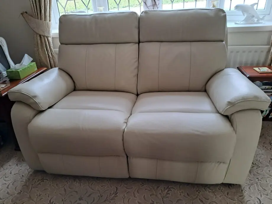 New Narvona 2 seat reclining leather Setee