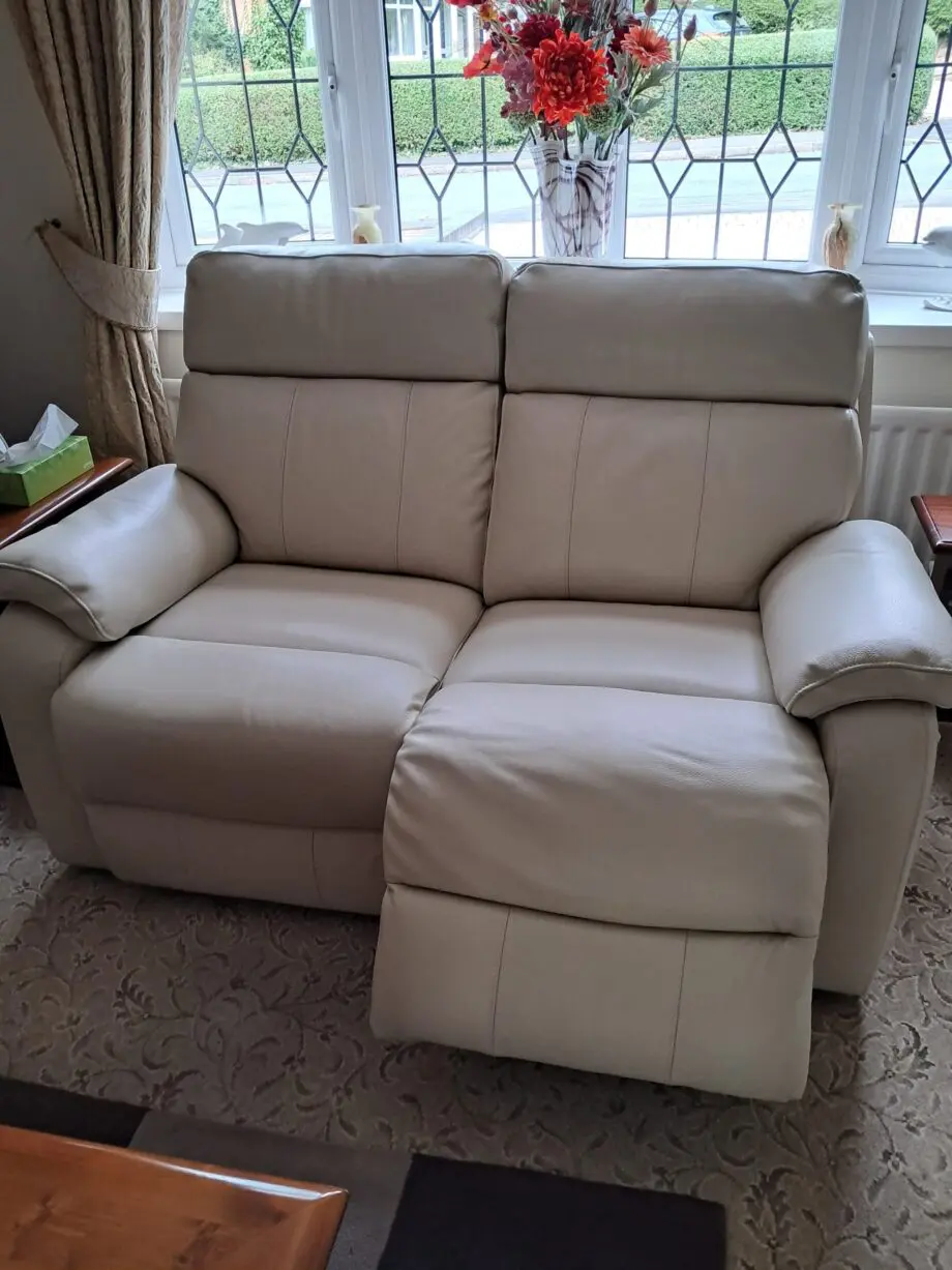 New Narvona 2 seat reclining leather Setee