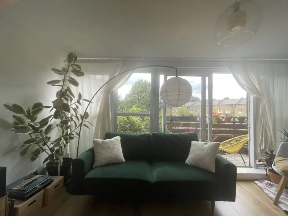 Snug 3-seater velvet sofa