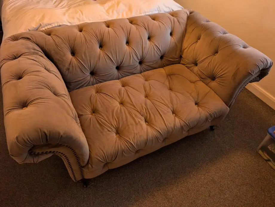 Chesterfield Sofa / Love Seat