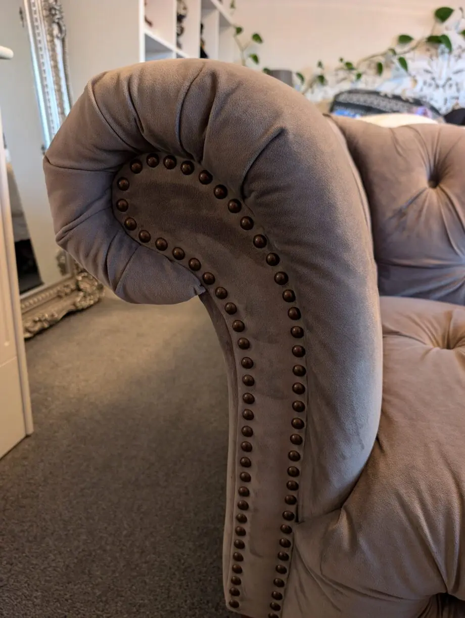 Chesterfield Sofa / Love Seat