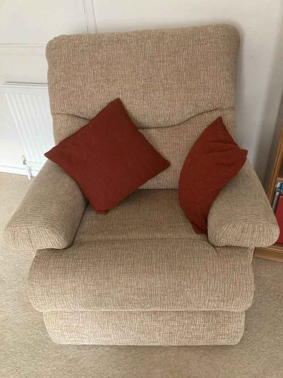 3 piece suite with one electric chair