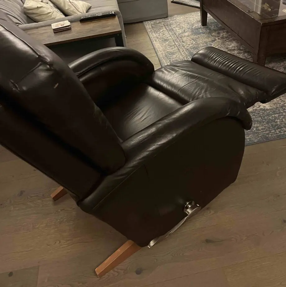 Single faux leather Recliner Armchair / sofa, Black brown, Used but in good condition, very comfortable