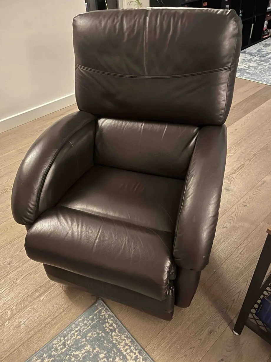 Single faux leather Recliner Armchair / sofa, Black brown, Used but in good condition, very comfortable