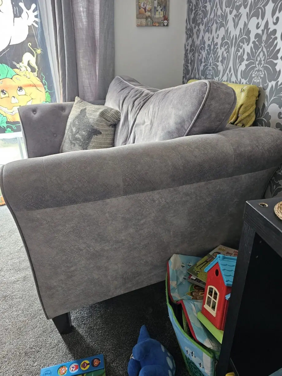 Roght hand corner sofa large double corner bit deep seats amd large snuggle chair. Colour is oatmeal sofa and gray chair