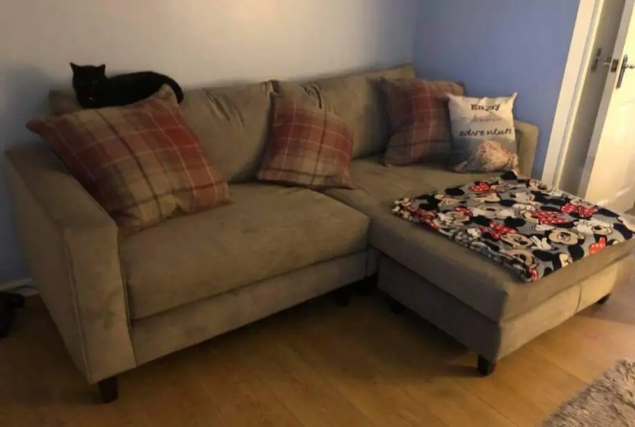 Roght hand corner sofa large double corner bit deep seats amd large snuggle chair. Colour is oatmeal sofa and gray chair