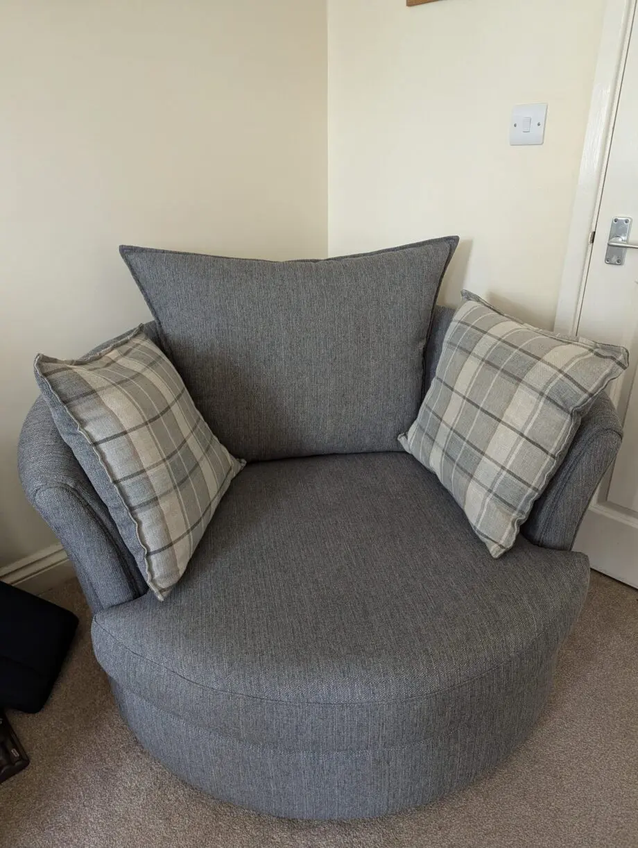 Swivel Cuddle chair