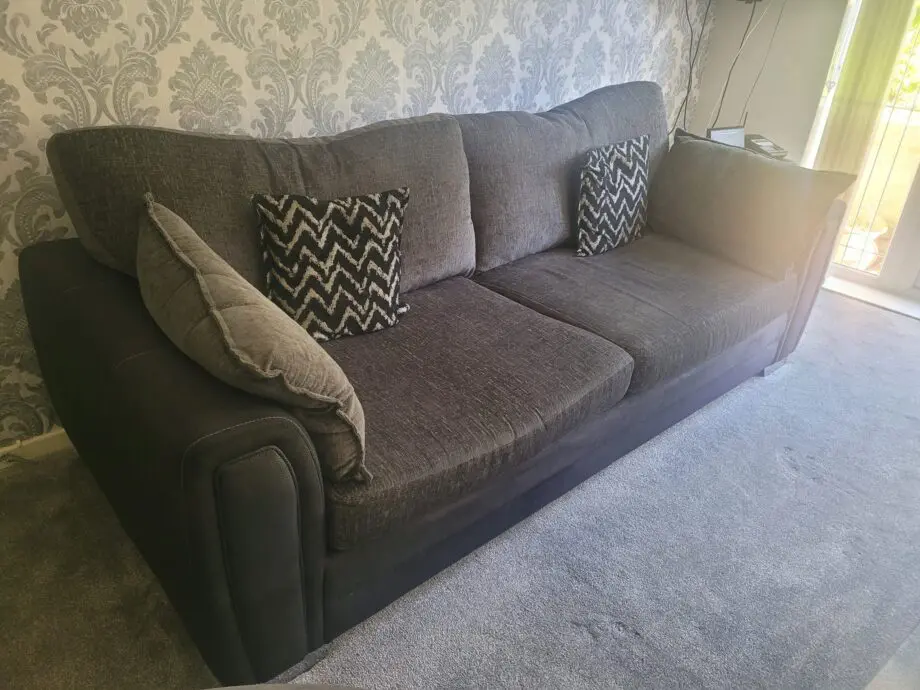TWO PIECE DFS 4 SEATER SOFA & 3 SEATER CUDDLER SOFA
