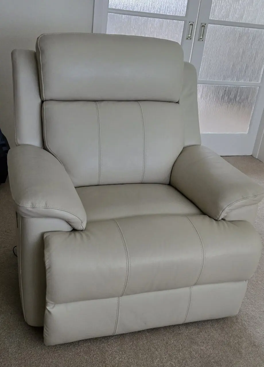 Sofology Gracie Leather 3 seater Recliner & 1 seater recliner and heated Sofa
