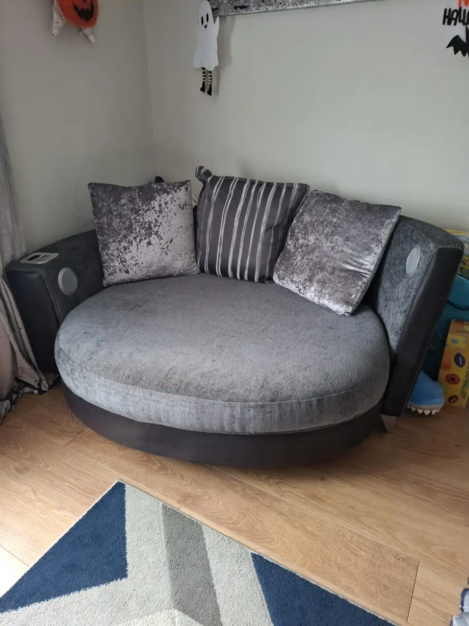 4 seater sofa woth large audio cuddler