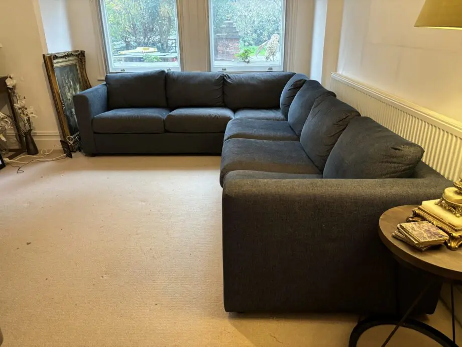 8 seater corner sofa. Dark blue.