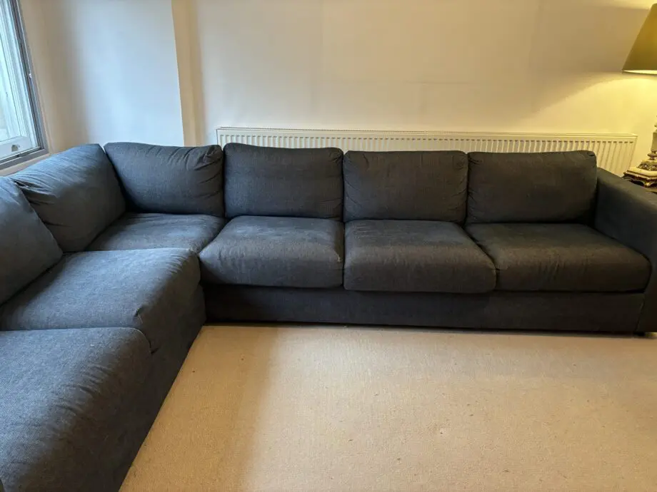8 seater corner sofa. Dark blue.