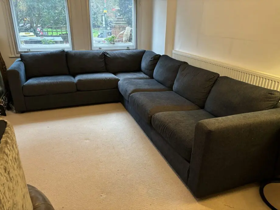 8 seater corner sofa. Dark blue.