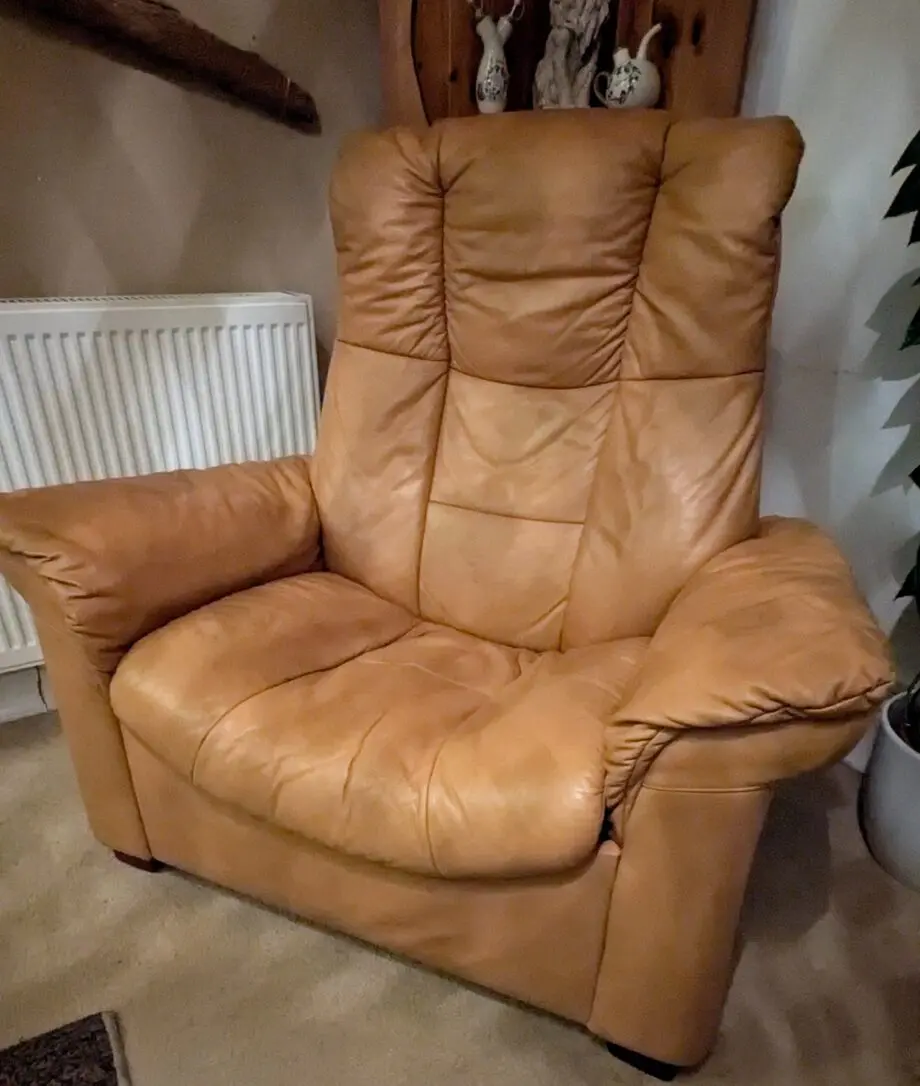 Stressless 2 seater reclining sofa and chair sofa