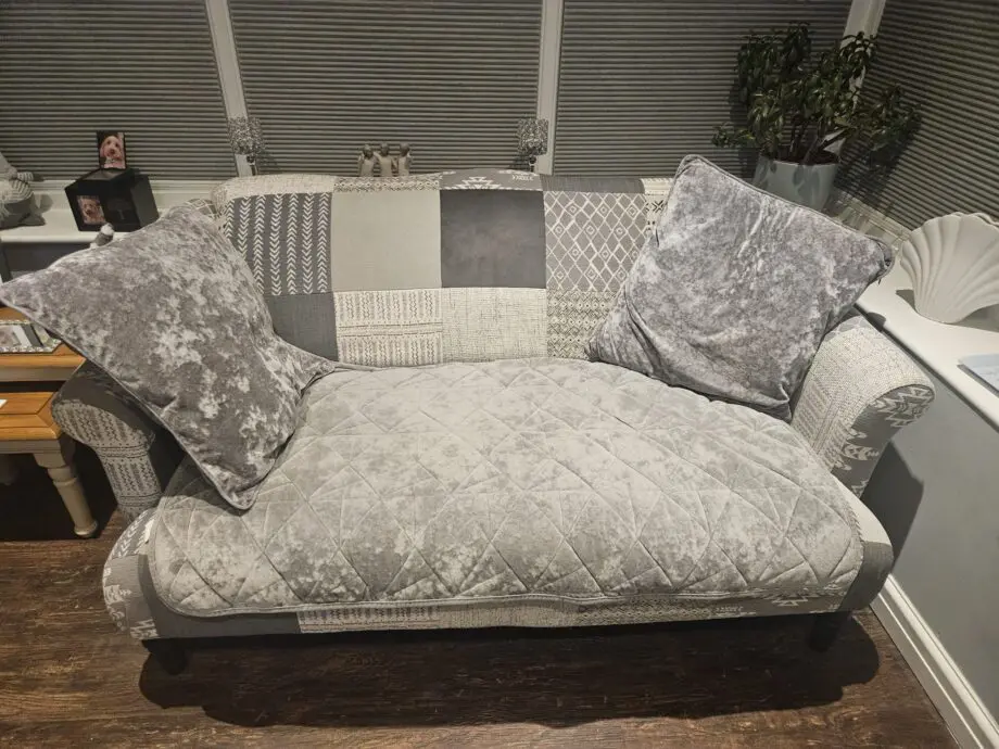 Earle settee wirh large foot stool