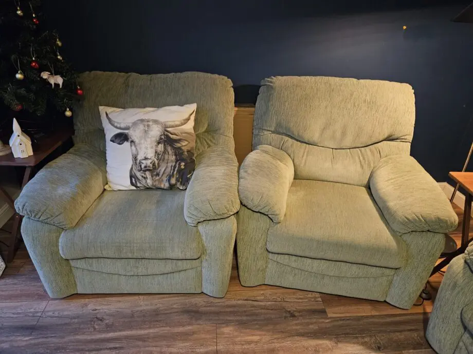 Green 2-seater recliner and 2 x 1-seater sofa set