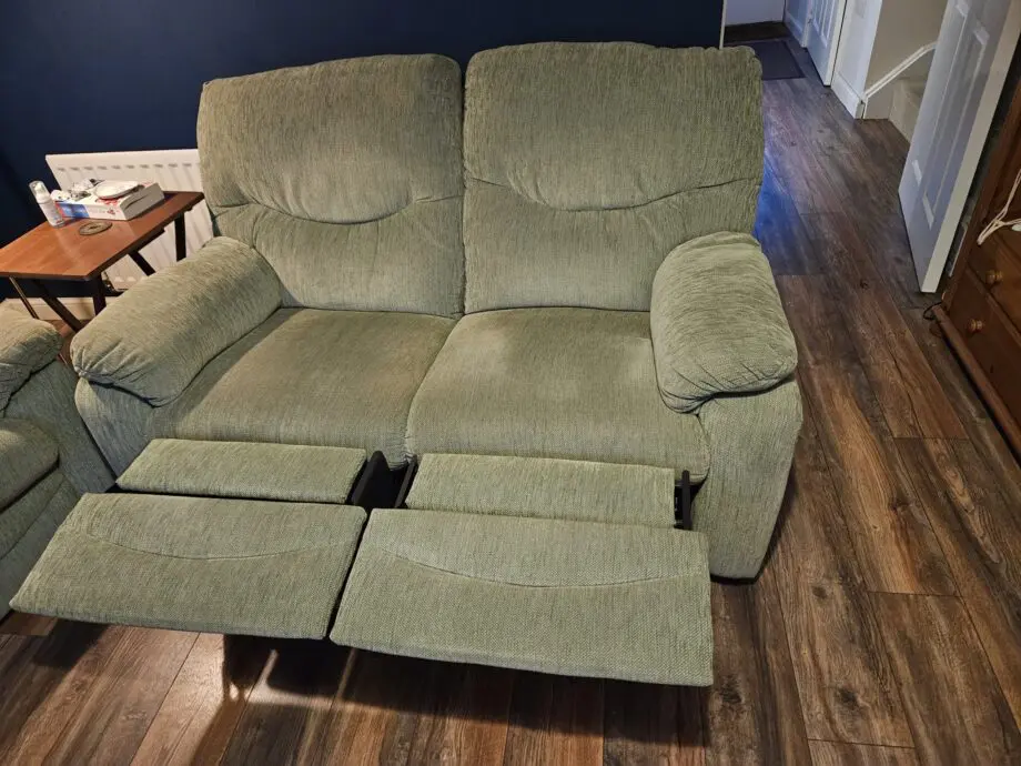 Green 2-seater recliner and 2 x 1-seater sofa set