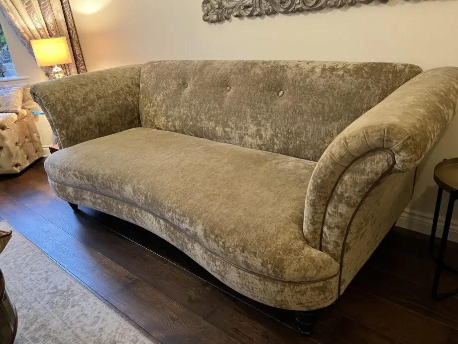 HAS TO GO TODAY AS NEW SOFA ARRIVING!!! EXCELLENT FINAL OFFER PRICE Sofa set (3 seater + 2 seater cuddler) DFS - Mink vintage style velvet