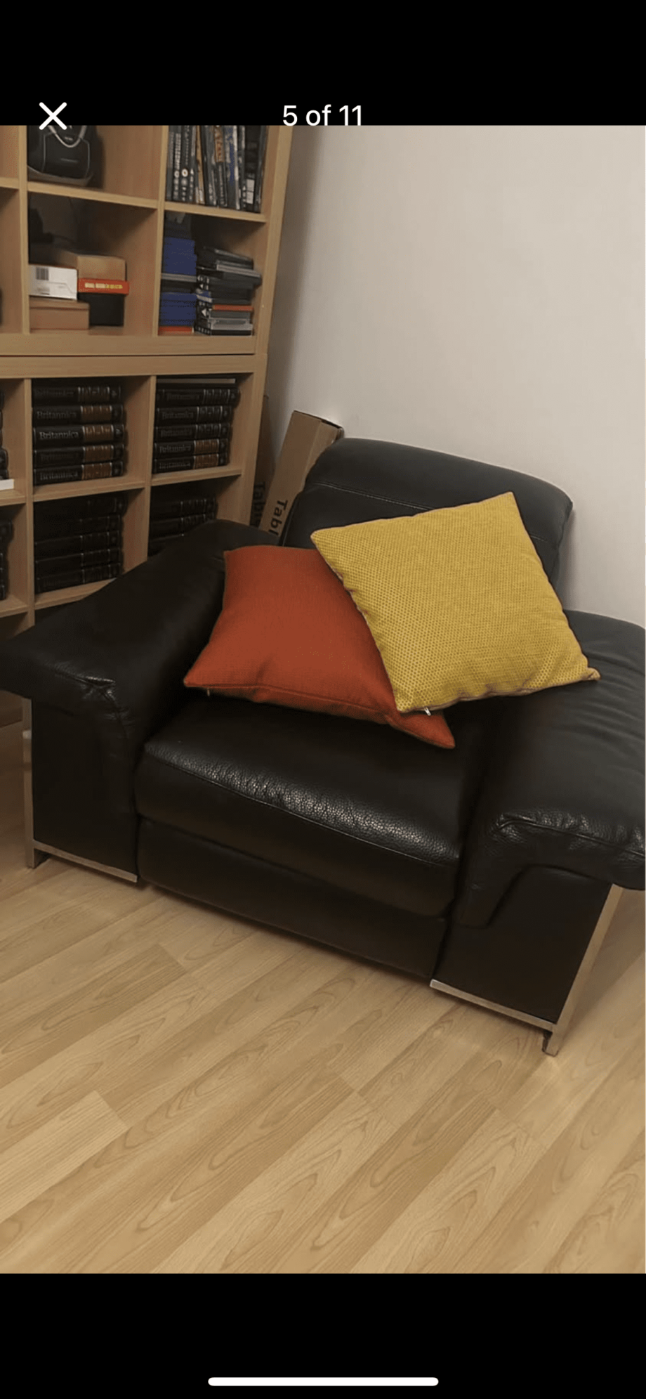 2x 3 seater reclining sofa 1x reclining armchair