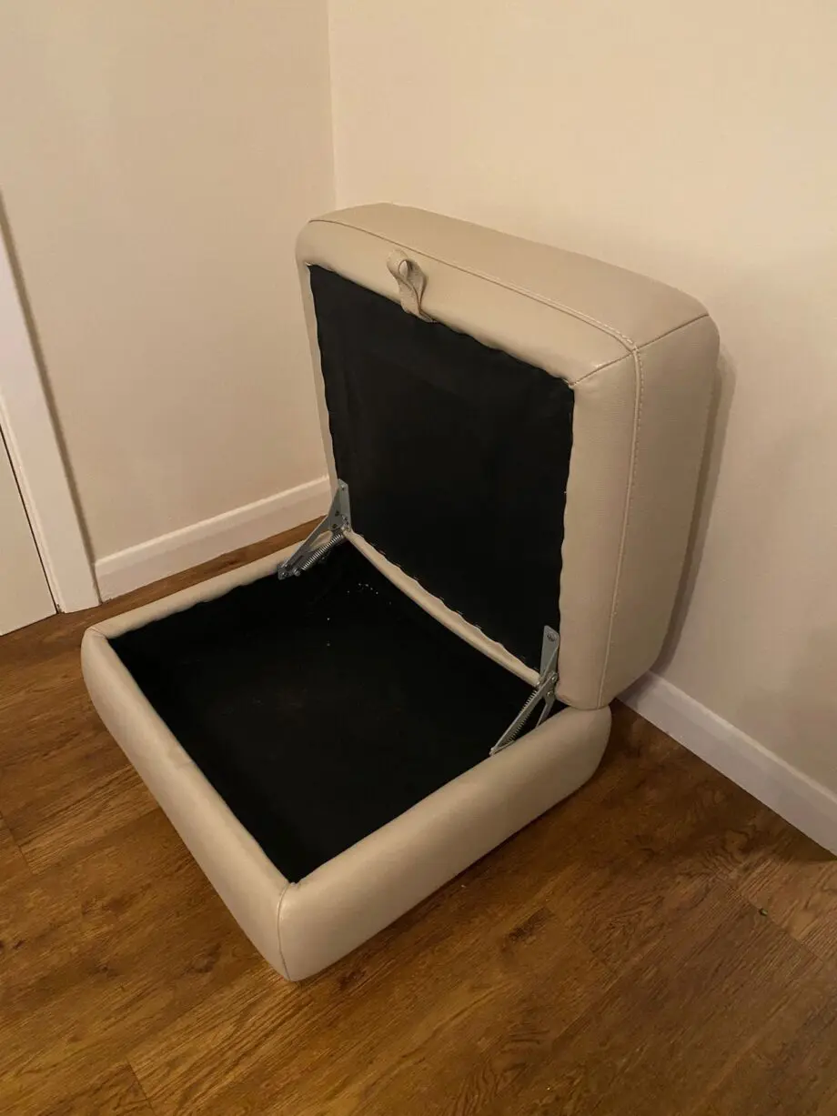 Leather Suite + Footstall