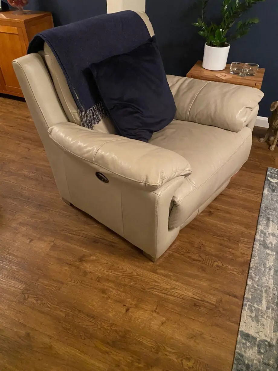 Leather Suite + Footstall