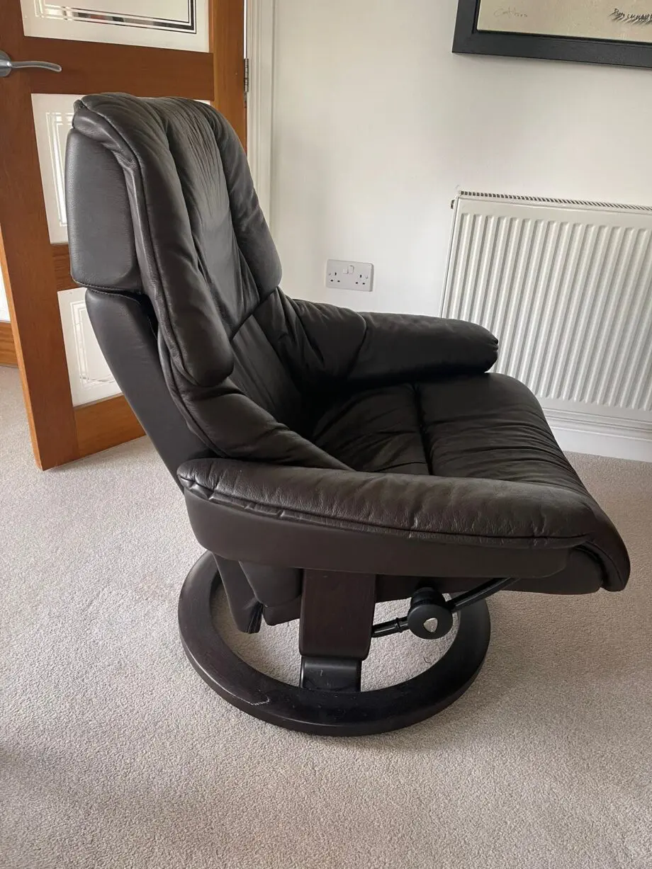 1 x Stressless recliner chairs