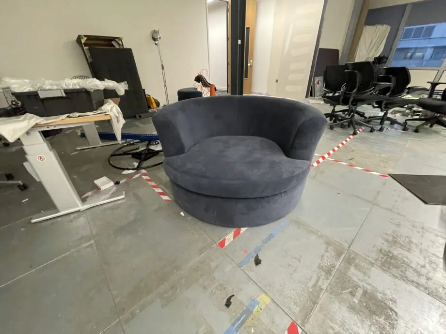 SWIVEL - Blue velvet large ottoman love chair + a footstool