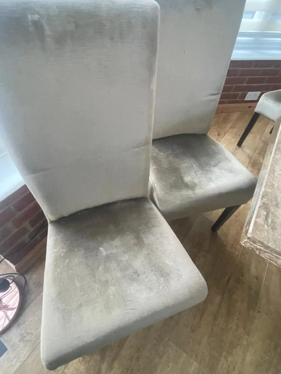 Set of 8 dining chairs