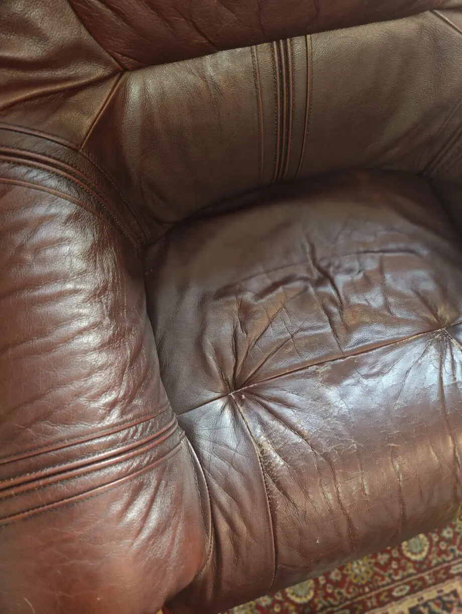 Large 3/4 seater dark brown leather sofa & 2 matching arm chairs