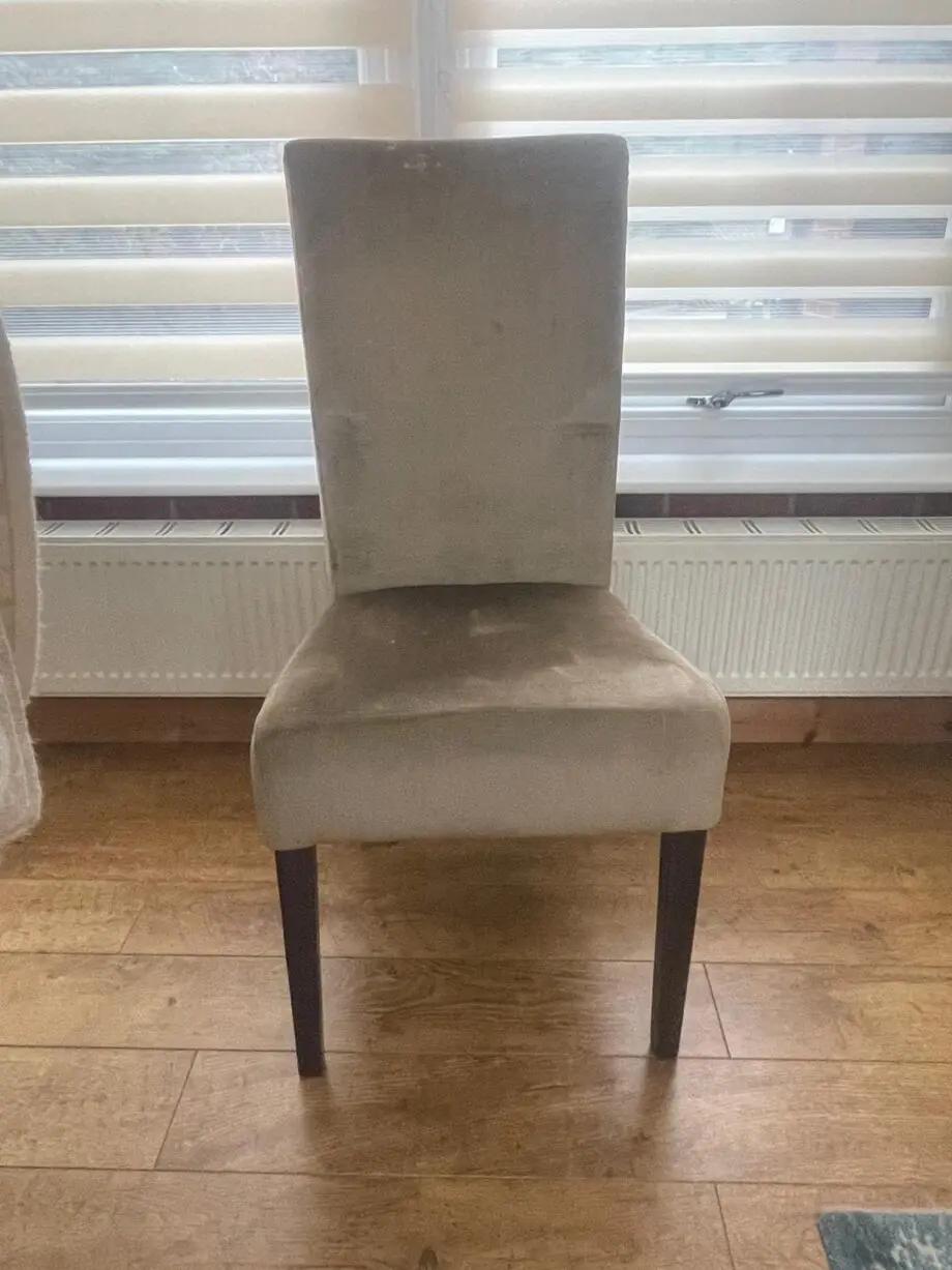 Set of 8 dining chairs