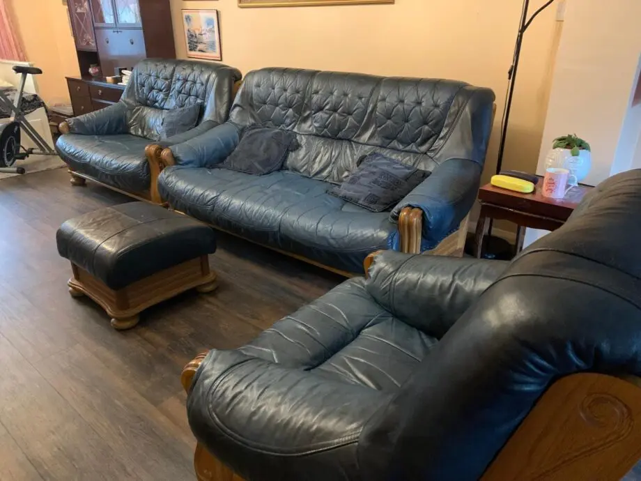 Blue settee with calf leather