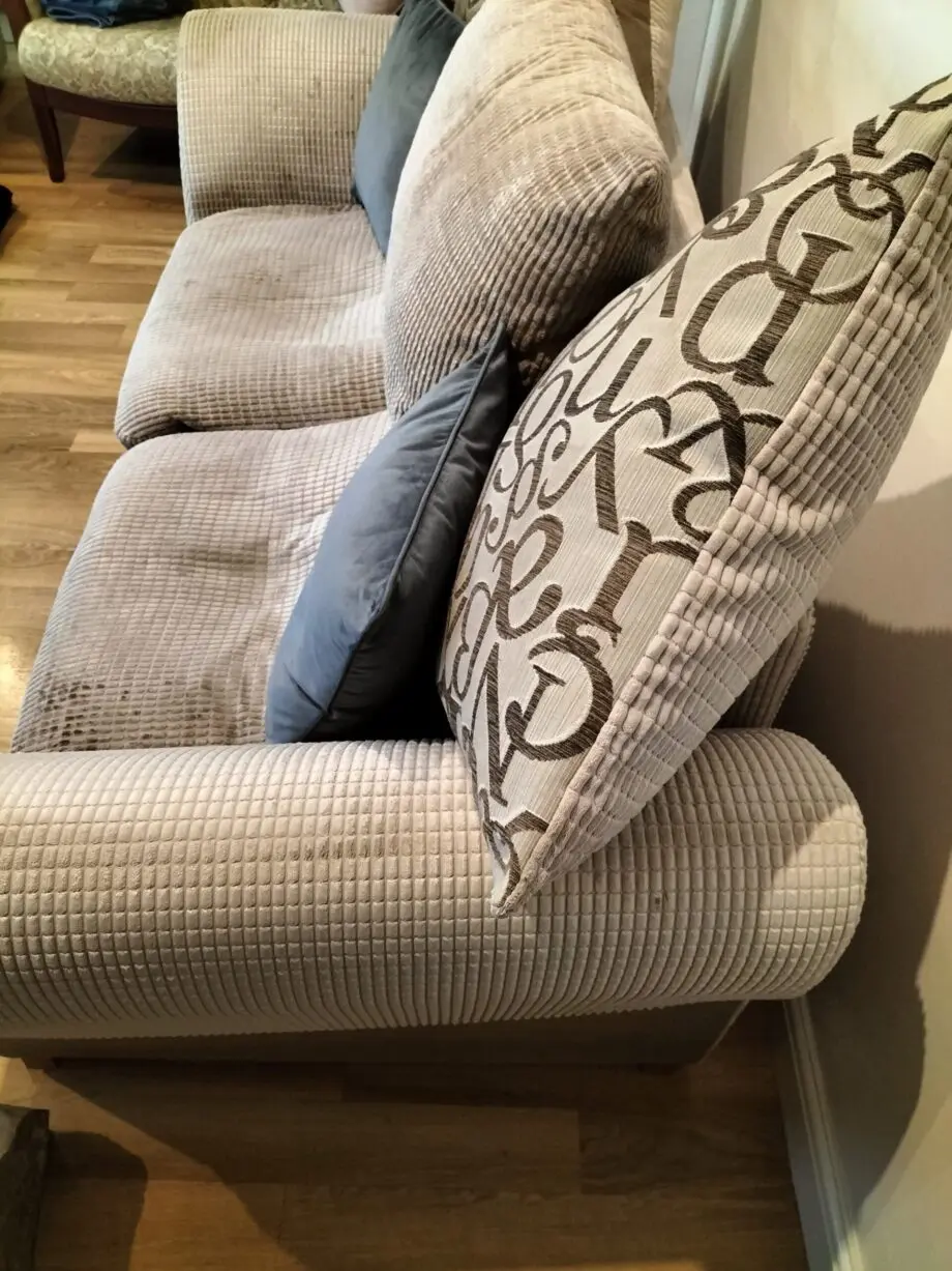 Very comfy 4 seater Settee