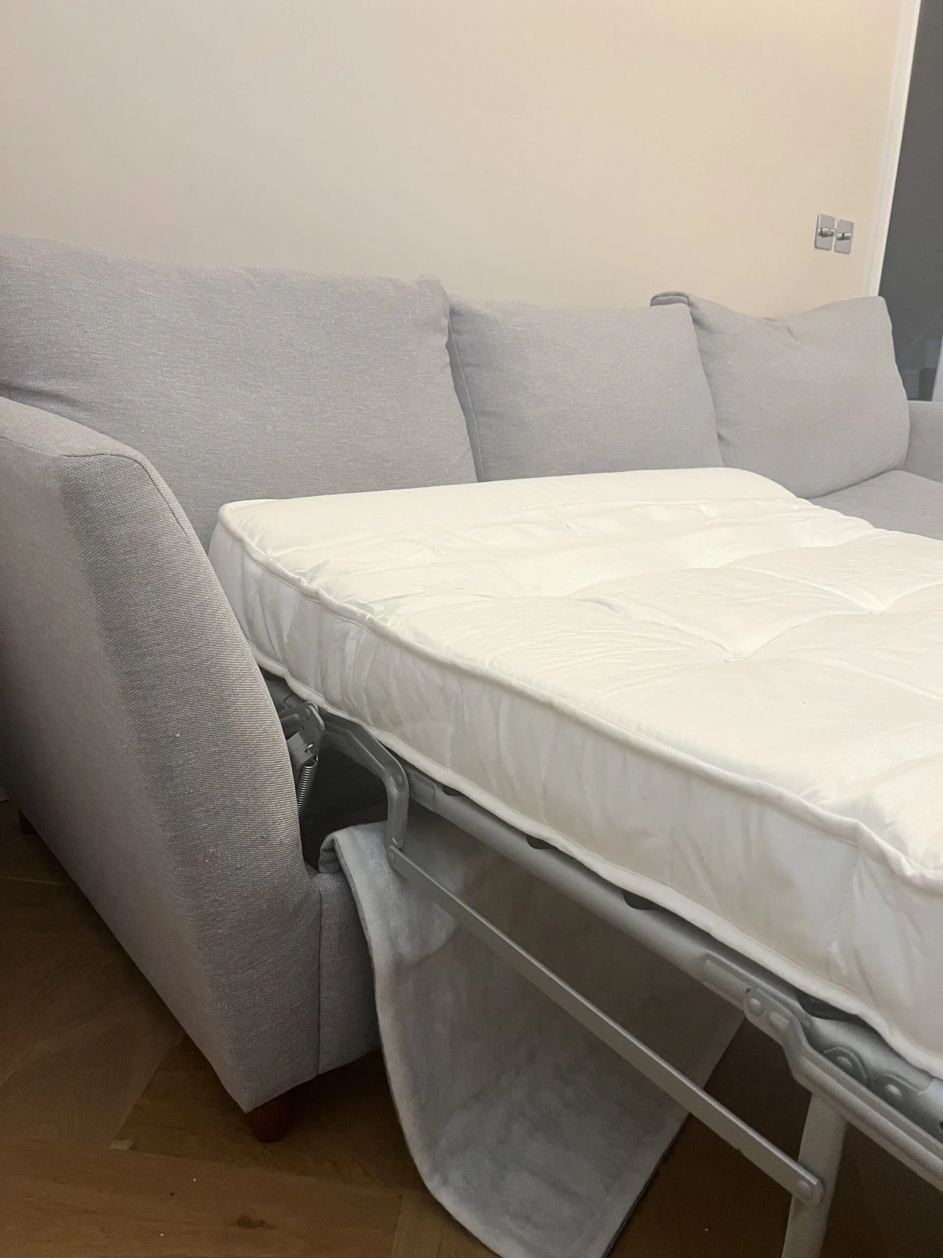 Willow & Hall Ansty Chaise Sofa Bed in Wolf Grey