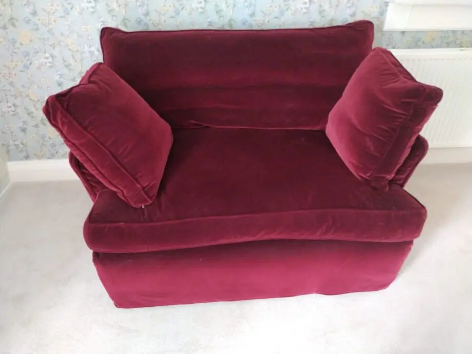 Fabulous Maker & Son deep red velvet loveseat