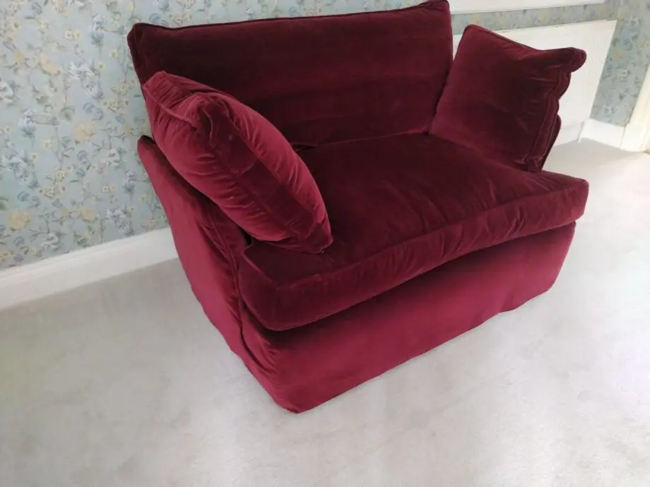 Fabulous Maker & Son deep red velvet loveseat