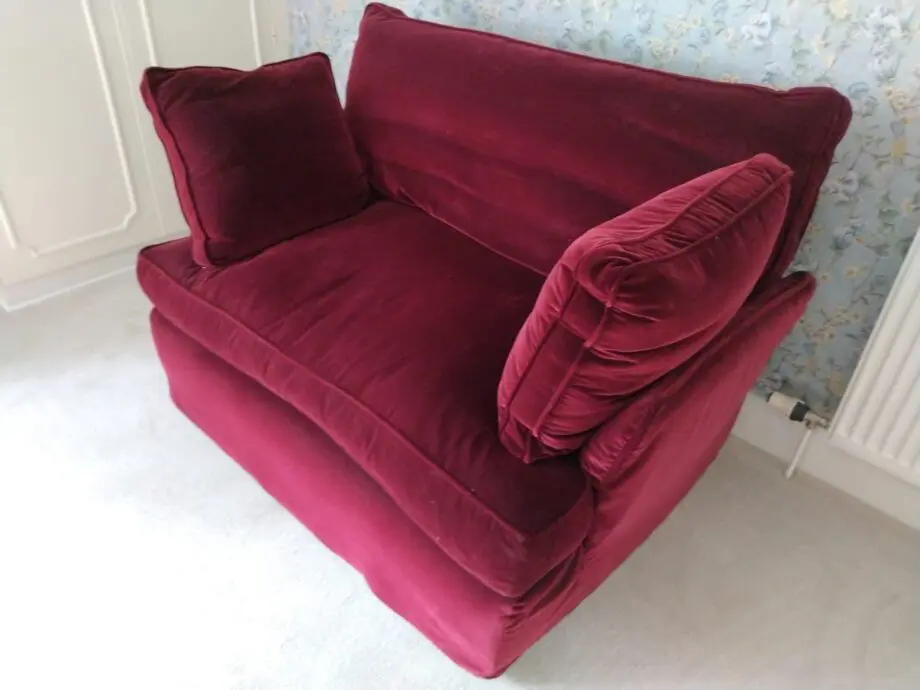 Fabulous Maker & Son deep red velvet loveseat