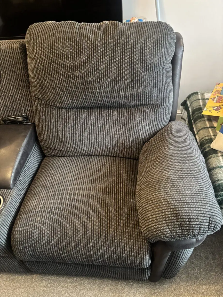 Fabric 2 Seater Electric Recliner Sofa With Cupholders/Bluetooth