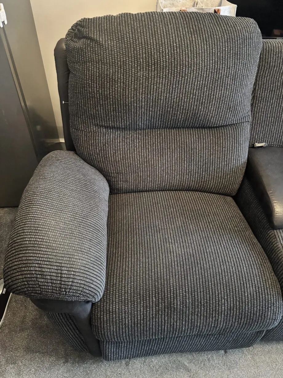 Fabric 2 Seater Electric Recliner Sofa With Cupholders/Bluetooth