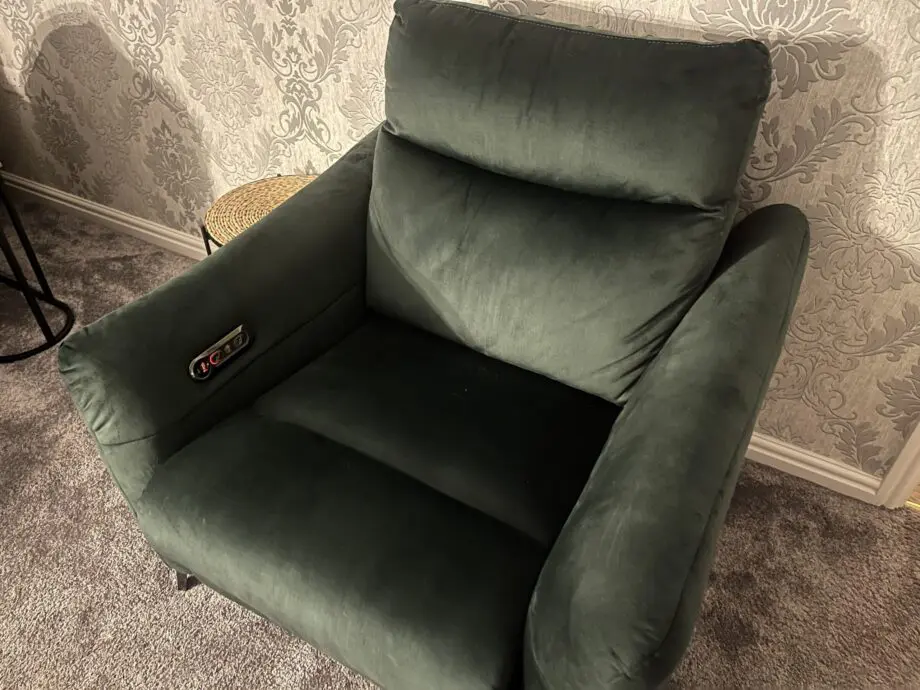 Sofology Renato Chair/ Power Recliner With Speakers