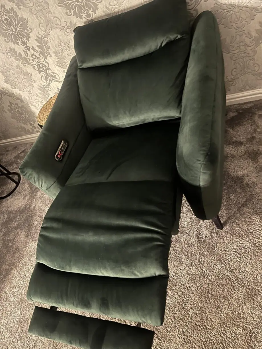 Sofology Renato Chair/ Power Recliner With Speakers