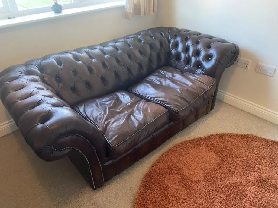 Dark brown Chesterfield 2-seater sofa