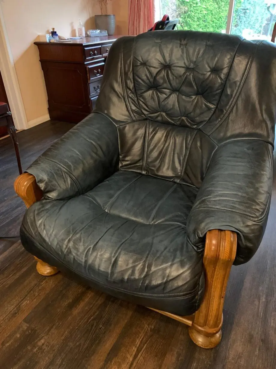 Blue settee with calf leather
