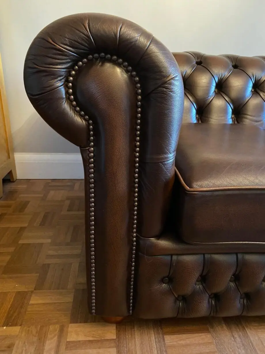 Saxon Chesterfield 4 Seater Settee - Mahogany Antique Brown