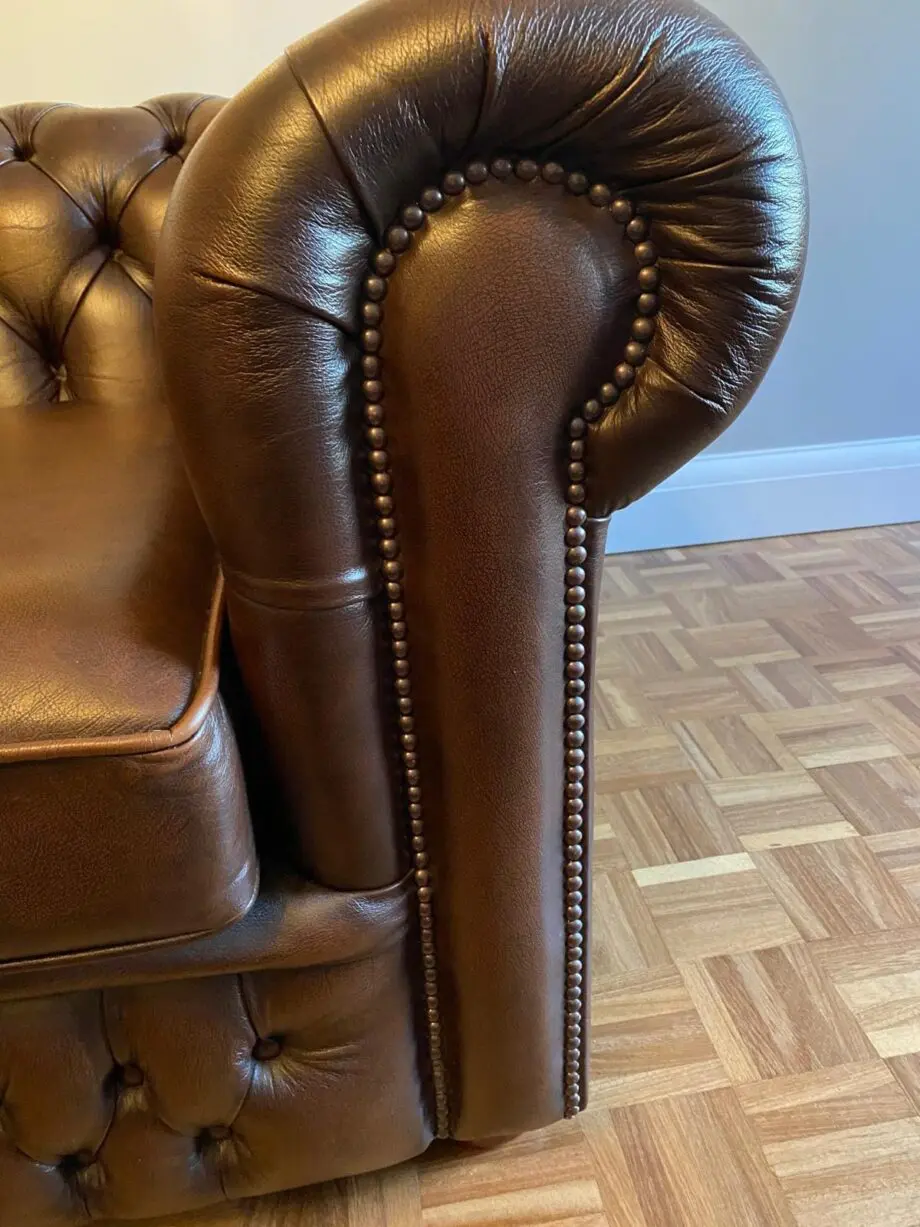 Saxon Chesterfield 4 Seater Settee - Mahogany Antique Brown